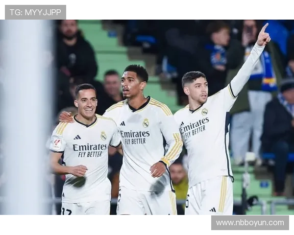 达成皇马生涯西甲250场里程碑，巴斯克斯赛后获赠纪念球衣